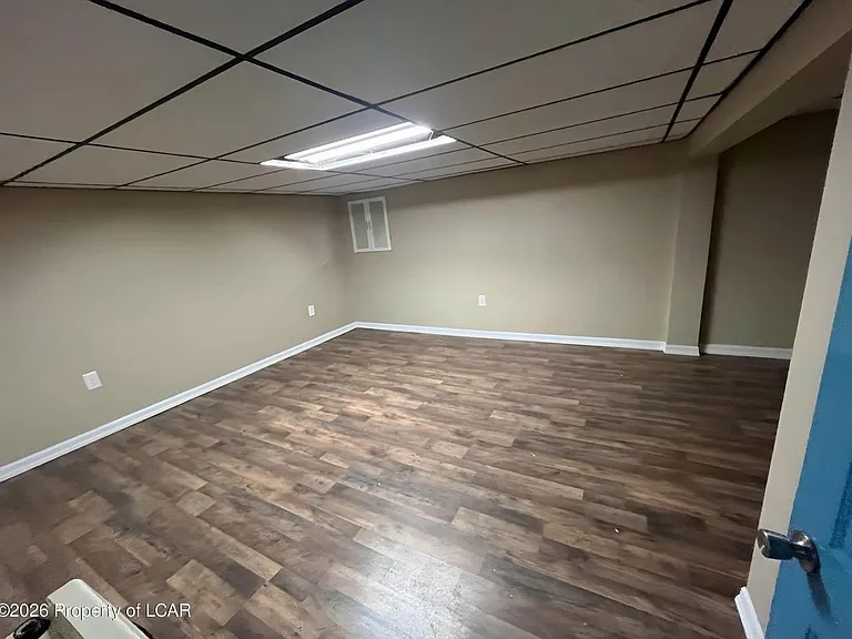 260 E Grove St — Photo 31