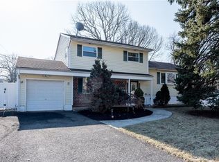 81 Phillips Dr, Old Bridge, NJ 08857