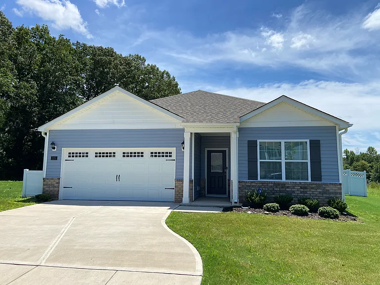 1251 Middlecrest Dr — Photo 1
