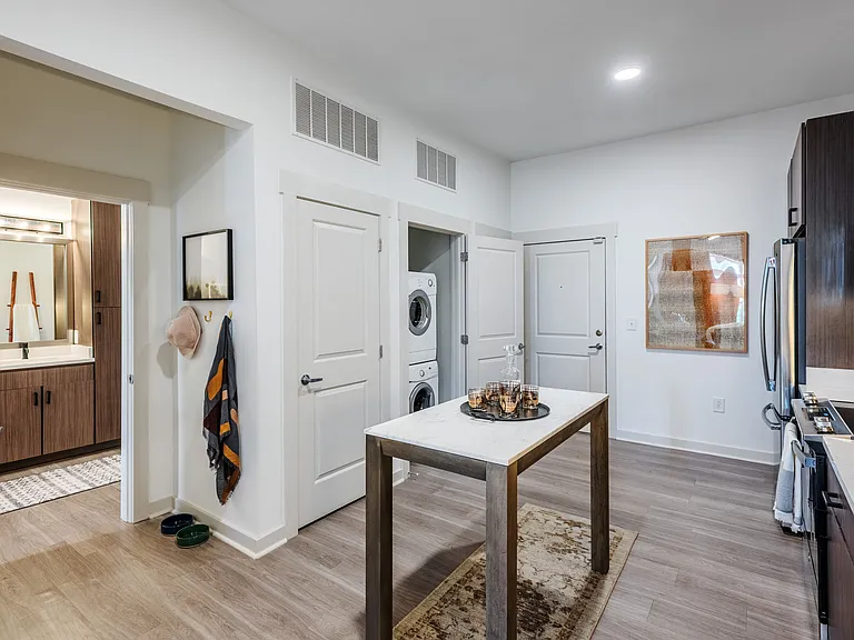 District Flats — Photo 11