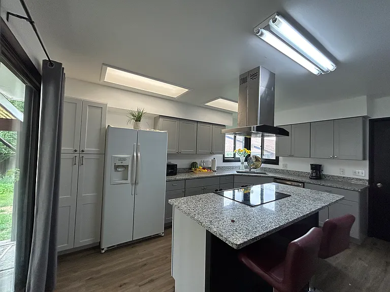 Rainbow Cir — Photo 1