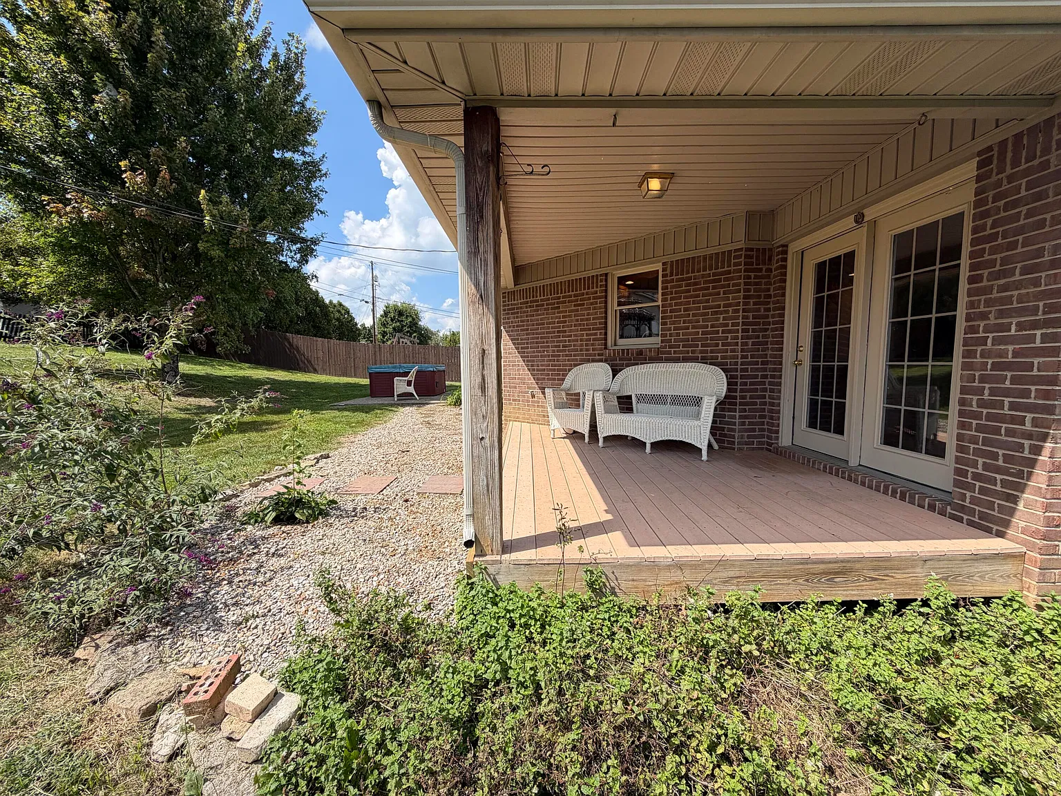 3 bed, 2.0 bath, 1846 sqft, $2,000 — Photo 4