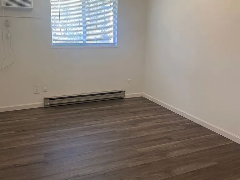 515 E Hawthorne Rd — Photo 5