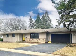 420 Ridge Dr, Dekalb, IL 60115