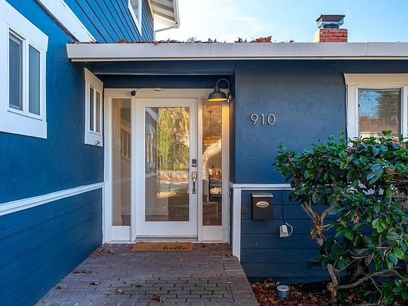 3rd image of 910 Mountain View Avenue