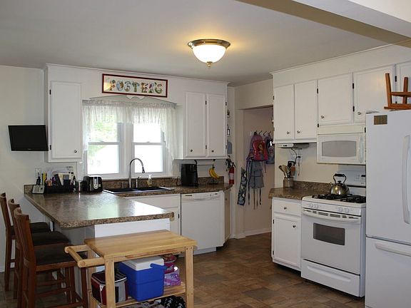 4th image of 135 Heckeler Dr