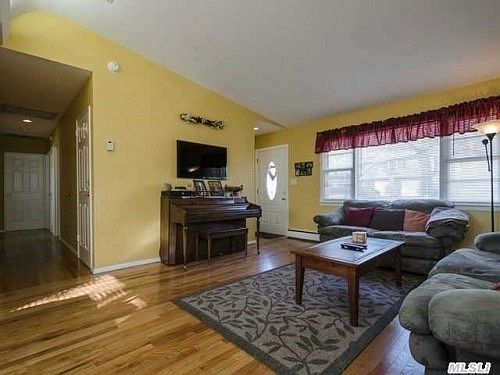 4th image of 91 Iceland Dr