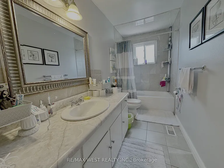 516 Harris Ct — Photo 5
