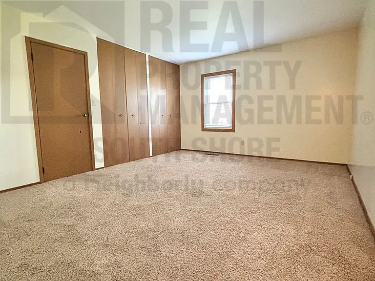 555 Meadow Ln — Photo 9