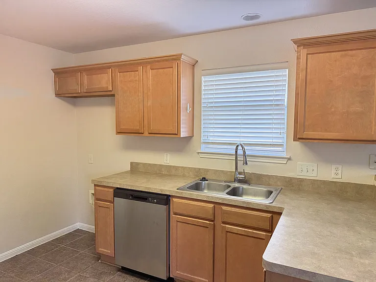 3703 Holden Ct — Photo 8