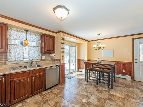 5th image of 348 Rolling Ridge Rd