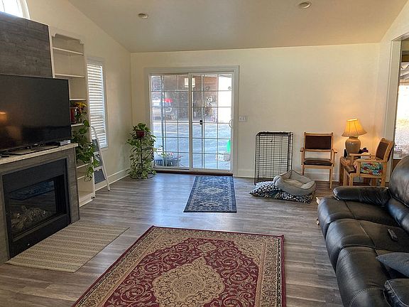 4th image of 300 Lynwood Ln