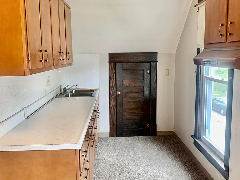 251 E Main St — Photo 24