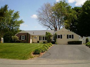 6 Rancocos Dr, Warwick, RI 02888