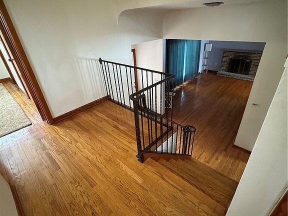 3rd image of 113 Greenhill Dr