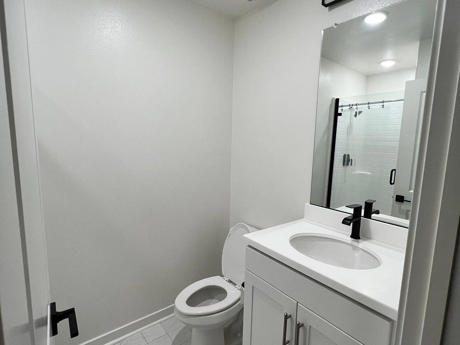 13811 Valley View Ave — Photo 4