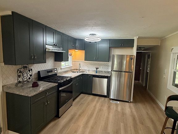 3rd image of 9 Willow Cir