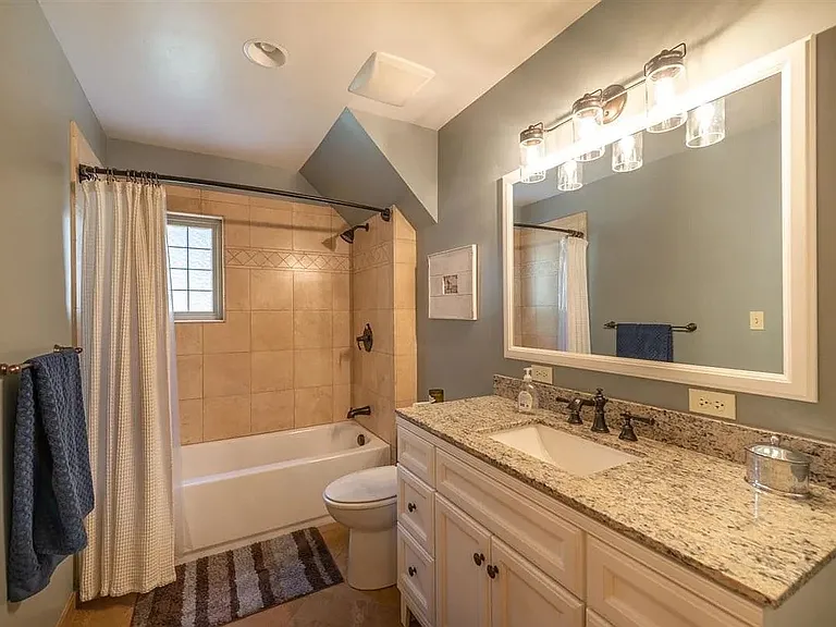 15107 Berkshire Cir — Photo 13