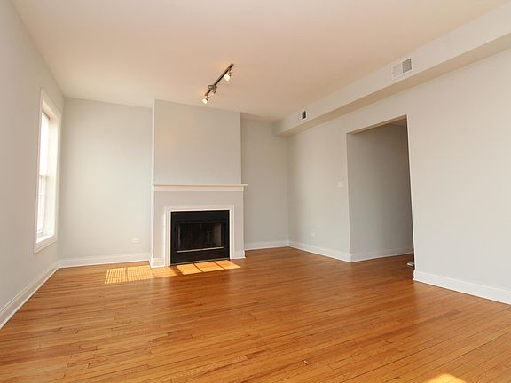 5th image of 4401 N Clark St #3S