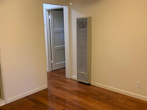 3rd image of 831 W Huntington Dr