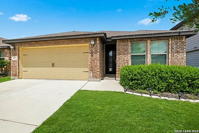 3 bed, 2.0 bath, 1932 sqft, $2,200 — Photo 3