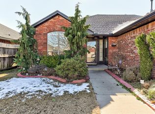 1708 SW 33rd St, Moore, OK 73160