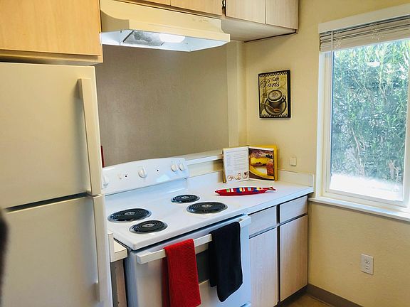 2nd image of 1924 Almond Ave APT B