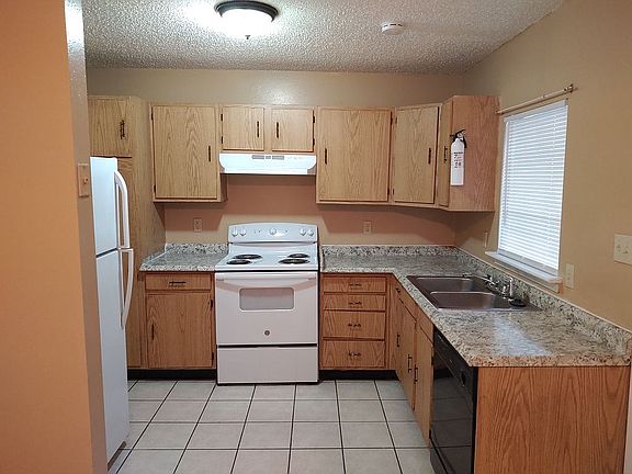 3rd image of 621 Wiegand Dr