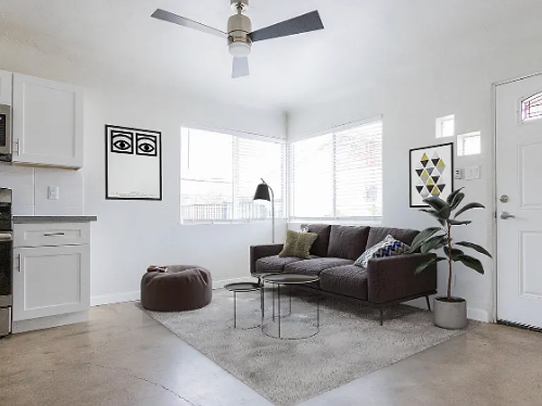 320 W Highland Ave — Photo 1