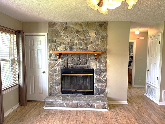 4th image of 17387 Head Farm Rd