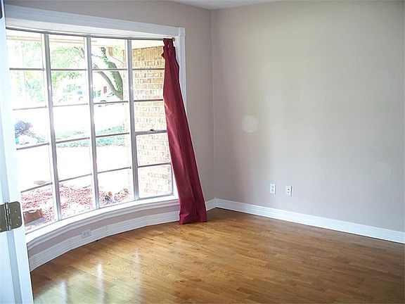 2nd image of 1205 Carolyn St