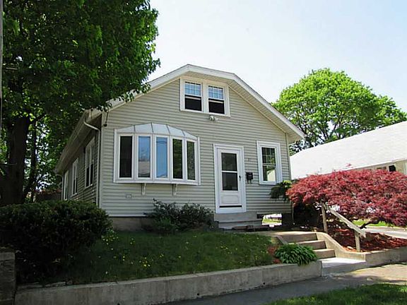 3rd image of 31 Hollywood Ave