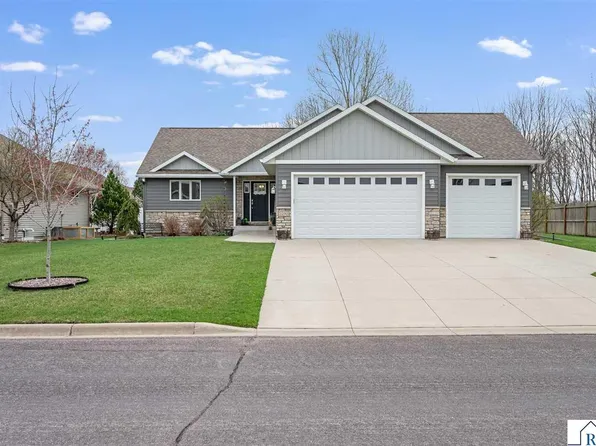 2292 Deerwood Dr, North Mankato, MN 56003