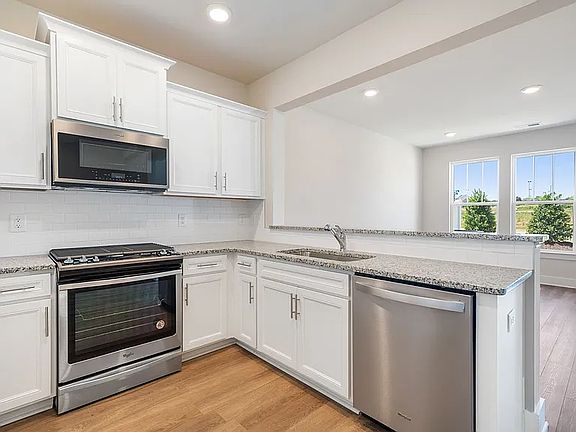 4th image of 235 Dalmatian Dr
