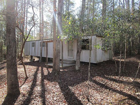 2nd image of 190 Flamingo St