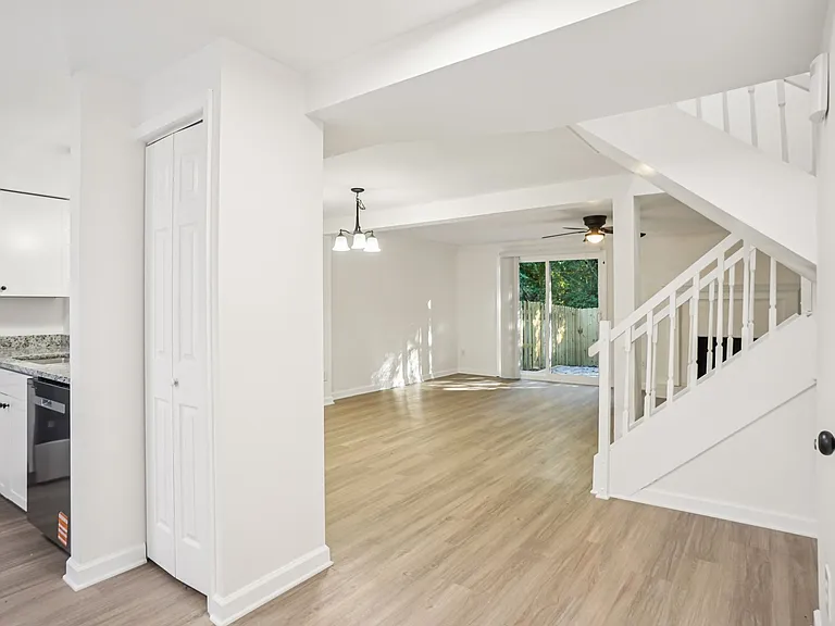 1369 Maple Shade Ln — Photo 4