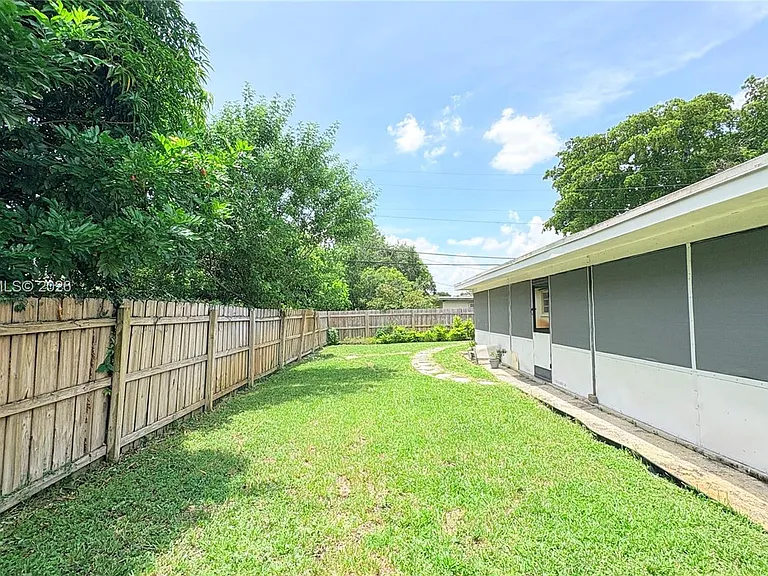 4440 NW 4th Ct — Photo 17