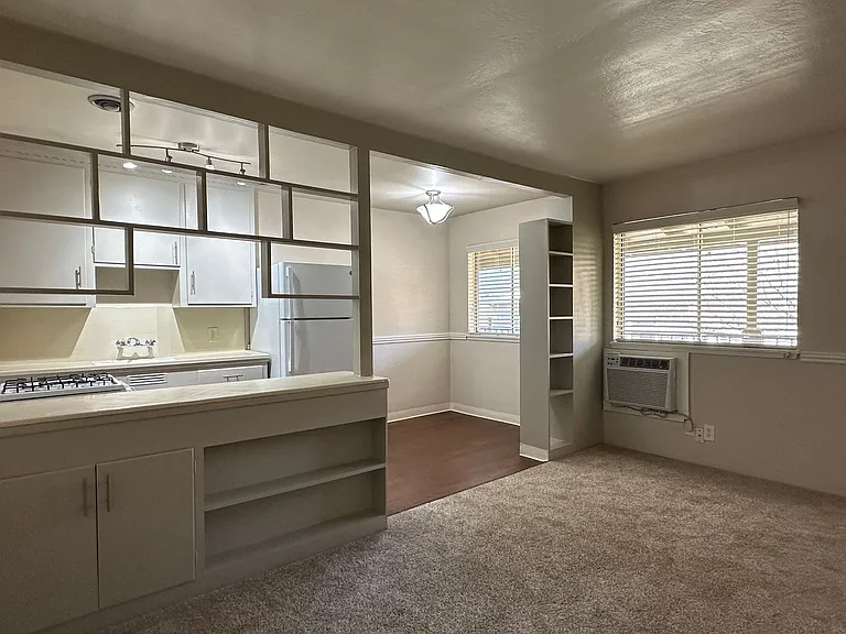2508 L Street Classic Midtown Living — Photo 35