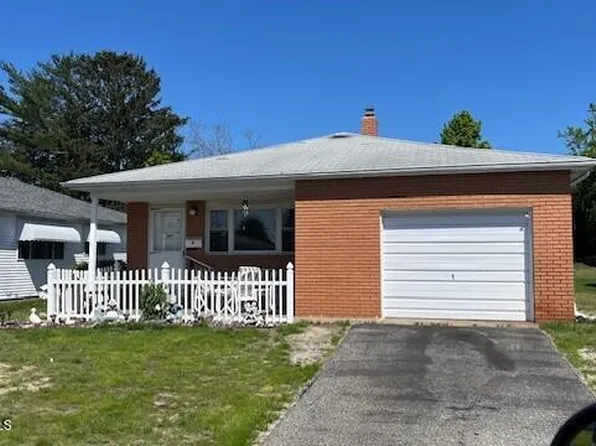 9 Harrington Dr S, Toms River, NJ 08757