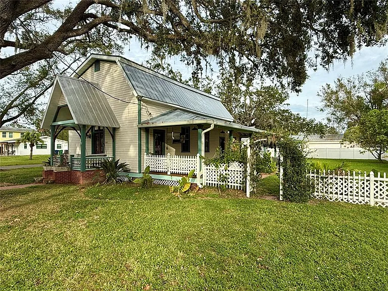 7002 S Shamrock Rd — Photo 1
