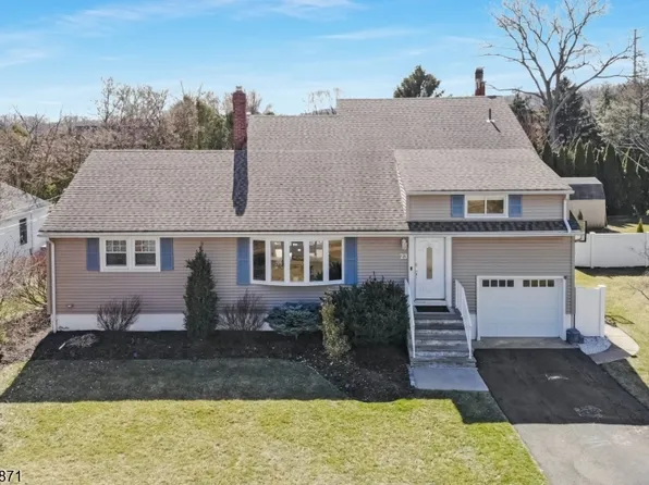 23 Manor Dr, Clifton City, NJ 07013