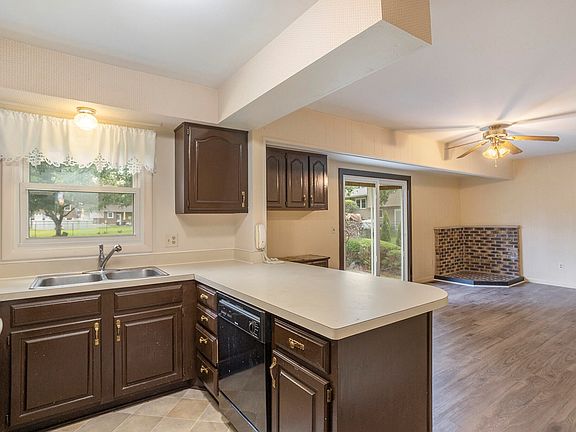 5th image of 745 Knollwood Dr