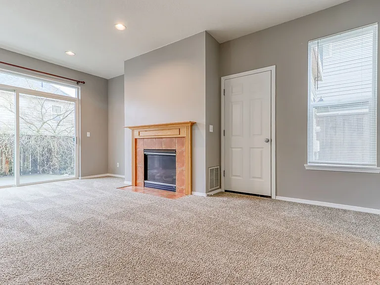 20467 SW Rosemount St — Photo 3
