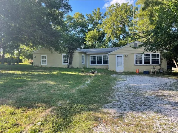 8622 Walker Ave, Kansas City, KS 66112