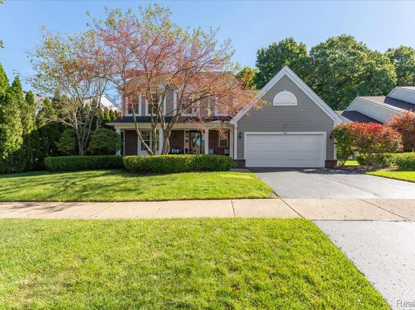 100 Ridge Field Ct, Oxford, MI 48371