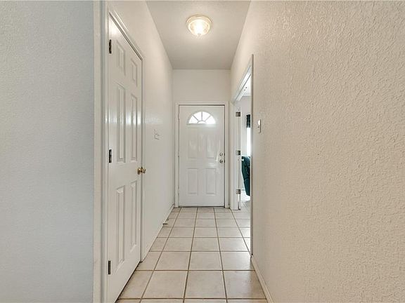 2nd image of 14012 Sandy Oaks Dr