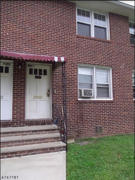 1st image of 16 N Carpenter Ter