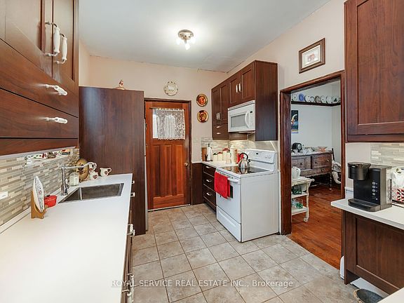 4th image of 12 Park St