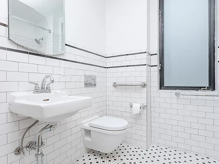 2620 Jackson Ave #3B — Photo 8
