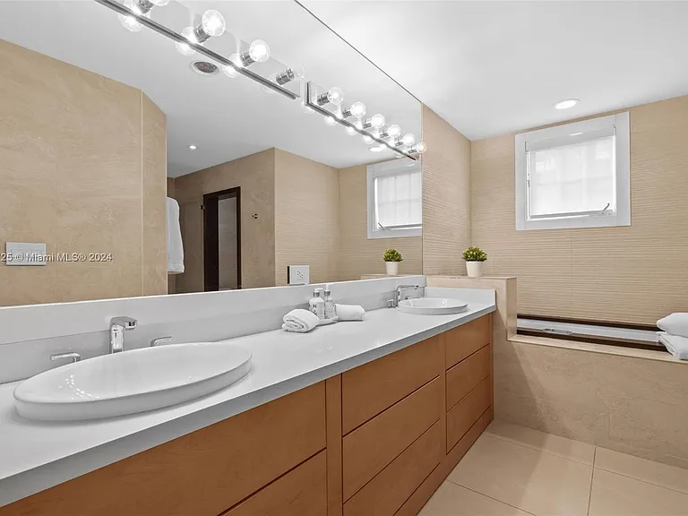 19127 Fisher Island Dr #19127 — Photo 25